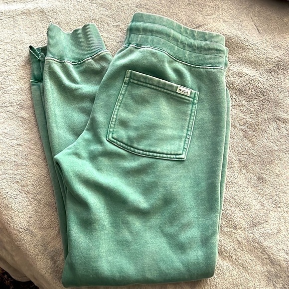 RVCA Distressed Green Jogger Sweatpants with pockets! 🛍️💕 - Picture 9 of 15